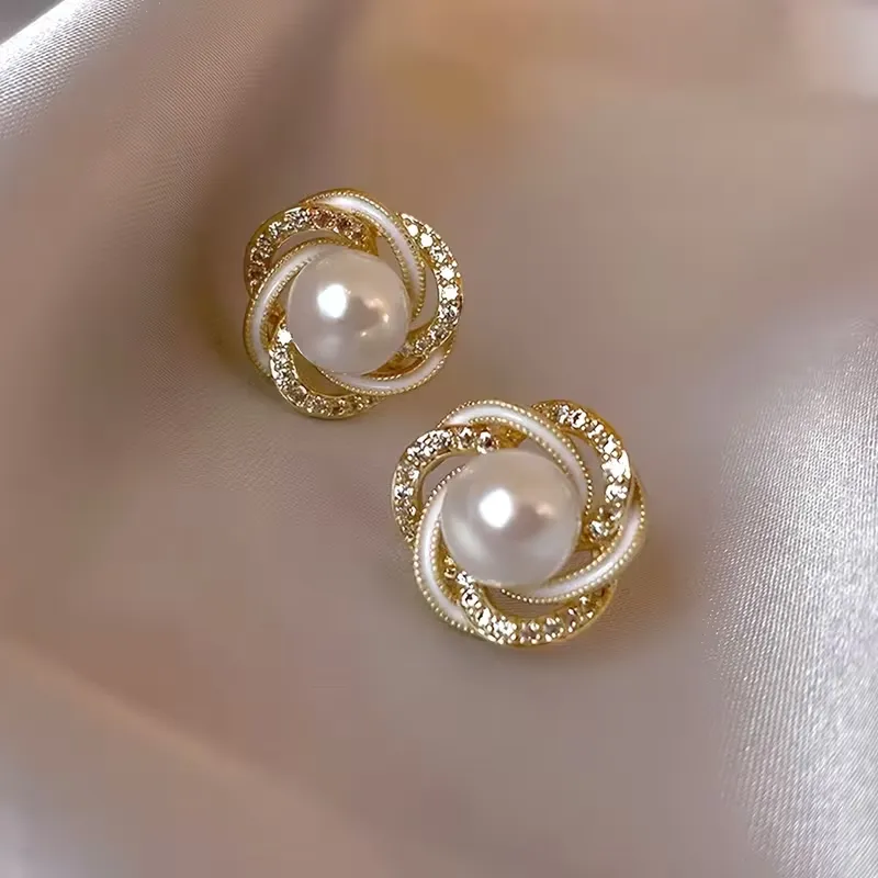 Brincos elegantes com pérolas e strass inspirados na França para mulheres